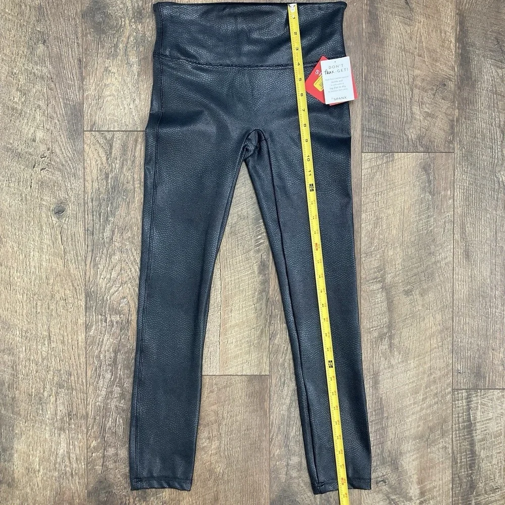 SPANX Shape NWT Faux‎ Leather Pebbled Legging in Pebble Grey Snakeskin Reptile S